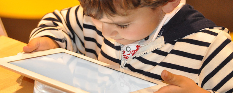How to Introduce Kids to Mobile Software Development